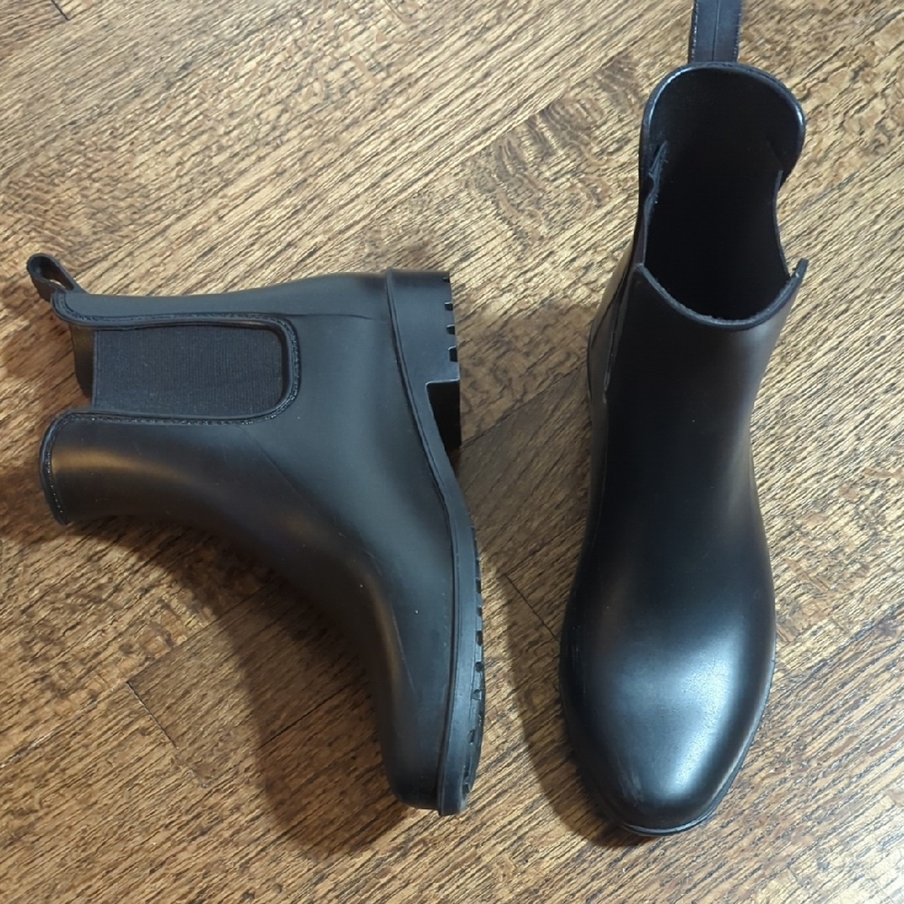 A‎ New Day Black Almond Toe Pull On Ankle Rain Boot Size 6